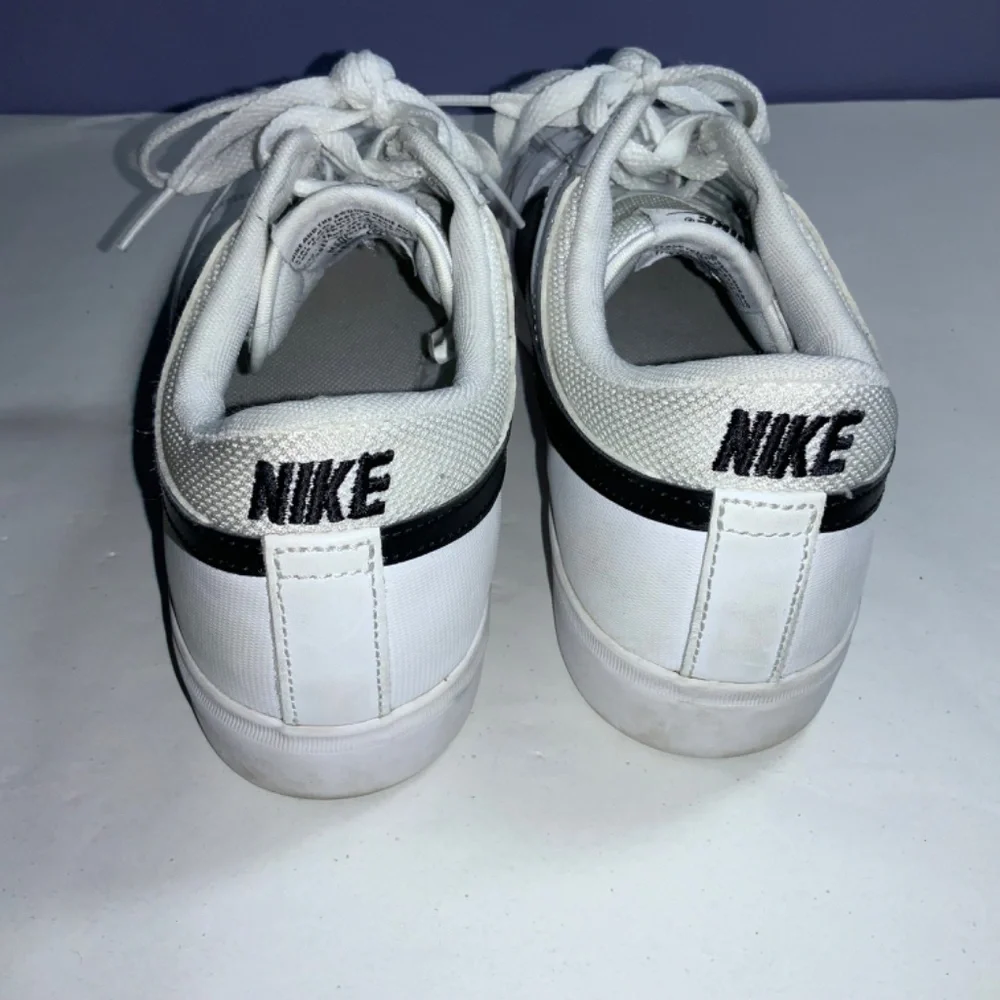 Nike Mens Match Supreme 631656-101 White leather Sneakers Sz 8 unisex
